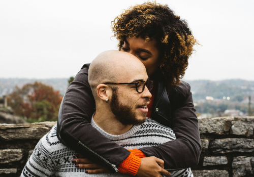 Como baixar o aplicativo de relacionamento